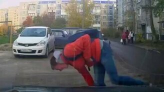 Неуклюжий подросток - смотреть видео (1:09)