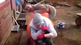 Бетономешалочный аттракцион - смотреть видео (0:39)