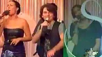 С микрофоном вверх ногами - смотреть видео (0:14)