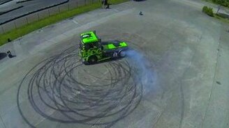 Яркий дрифт на тягаче - смотреть видео (6:00)