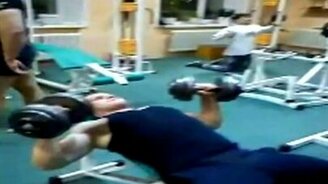 Новички-спорсмены на тренажёрах - смотреть видео (7:54)