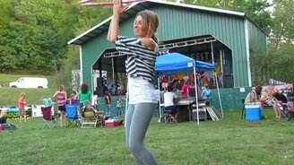 Девушка танцует с обручем - смотреть видео (3:10)