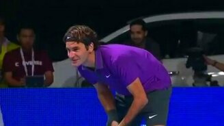 Теннисист заводит толпу - смотреть видео (2:28)