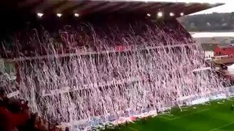 Водопад из лент на трибуне - смотреть видео (0:19)