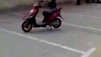 Заложили тротил в скутер - смотреть видео (0:53)