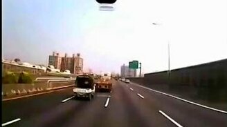 Эффектный занос после торможения - смотреть видео (0:47)