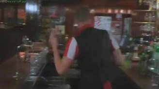 Мастерство барменов - смотреть видео (1:57)