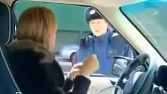 ДПС-ник проучил девушку - смотреть видео (1:38)