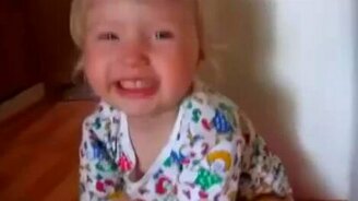 Женская реакция на камеру - смотреть видео (0:30)