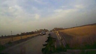 Провал асфальта на глазах водителя - смотреть видео (2:30)