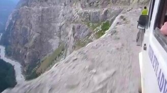 Волнительная дорога в Гималаях - смотреть видео (3:15)