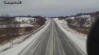 Поскользнувшиеся на зимней дороге - смотреть видео (4:01)