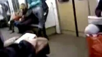 Сальса в метро - смотреть видео (0:17)