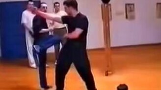 Мгновенная самооборона - смотреть видео (1:38)