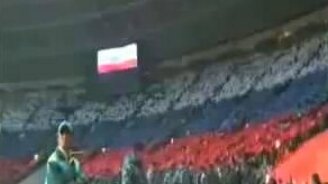 80 000 болельщиков исполняют наш гимн - смотреть видео (1:34)
