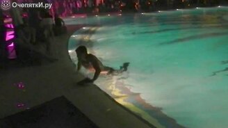 Уплыл от охранника - смотреть видео (0:37)