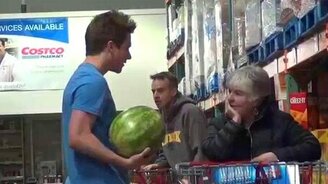 У вас что-то в волосах... - смотреть видео (3:38)