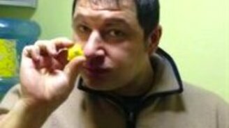 А вам слабо так съесть лимон? - смотреть видео (1:21)