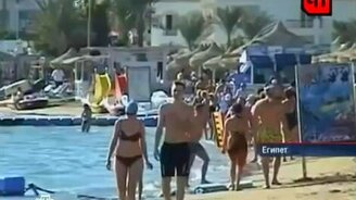 Сербский турист убил акулу попой - смотреть видео (0:33)