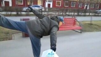 77-летний дедушка на роликах - смотреть видео (0:50)