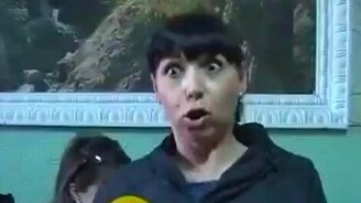 Женская реакция на микрофон - смотреть видео (0:16)