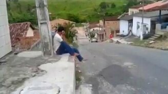 Как порой делаются новости - смотреть видео (0:18)