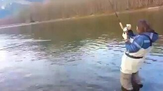 Жена на рыбалке - смотреть видео (1:28)