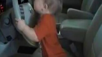 Будущий мужчина за рулём - смотреть видео (0:52)