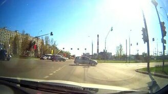 Весёлый молочник на тракторе - смотреть видео (0:14)