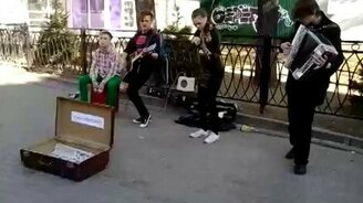 Талантливый уличный квартет - смотреть видео (1:54)