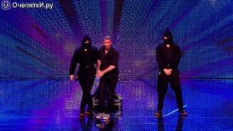 Смертельный номер с мечом - смотреть видео (2:03)