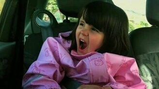 Девочка слушает ню-металл - смотреть видео (1:04)