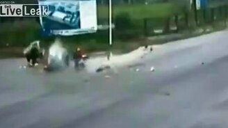 Самый везучий скутерист - смотреть видео (0:22)