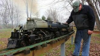 Модель железной дороги с составом - смотреть видео (2:43)