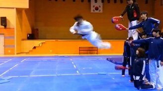 Трюк с оборотом в 720 градусов - смотреть видео (0:29)