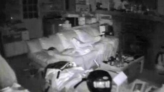 Прогнал медведя из своего дома - смотреть видео (1:38)