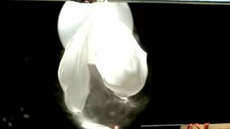 Взрыв воздушного шара в замедлении - смотреть видео (2:44)