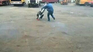 Укрощение неуловимого скутера - смотреть видео (0:08)