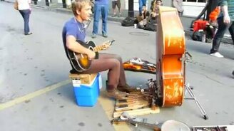 Мультиинструментальный музыкант - смотреть видео (1:38)