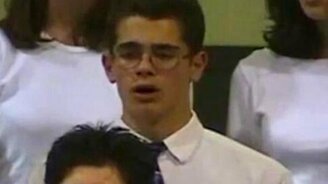 Парень упал в обморок - смотреть видео (0:44)