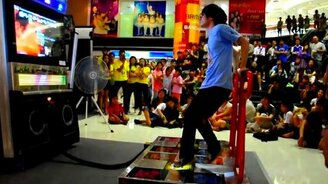 Азиат на музыкальном симуляторе - смотреть видео (1:49)