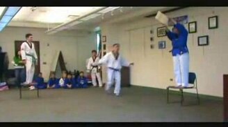 Неудача каратиста - смотреть видео (0:13)