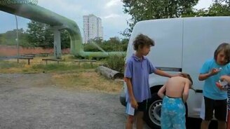 Смешная реклама клея - смотреть видео (1:05)