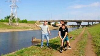 Летнее развлечение со сноубордом - смотреть видео (3:32)