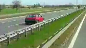 Курьёзы на дороге - смотреть видео (5:52)