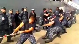 Русские моряки против американских морпехов - смотреть видео (0:47)