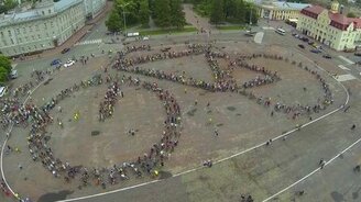 Гигантский велосипед - смотреть видео (1:26)