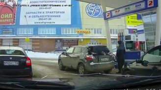 Женские огрехи на АЗС - смотреть видео (8:20)