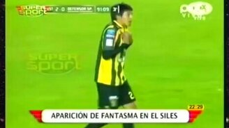 Призрак на спортивной трибуне - смотреть видео (0:36)