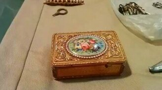 Современный левша и его шкатулка - смотреть видео (0:26)